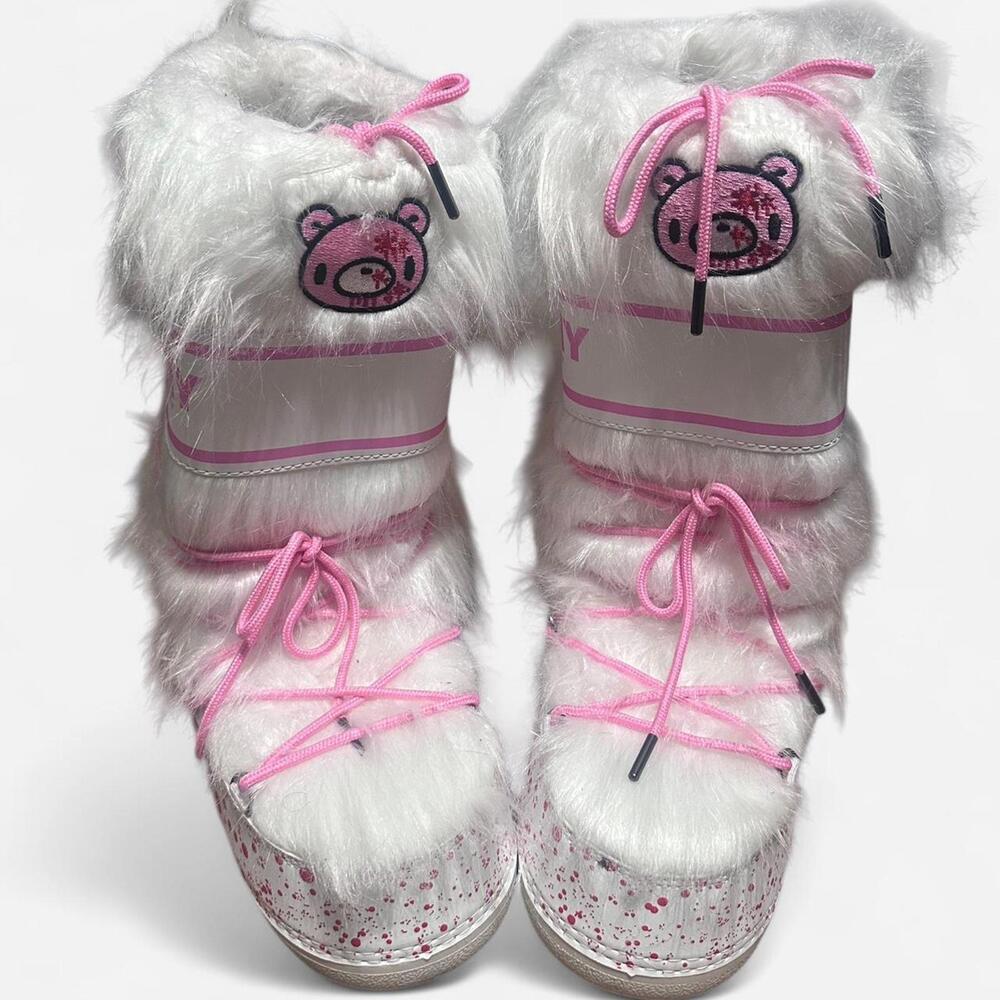 Gloomy Bear Women's White and Pink Boot